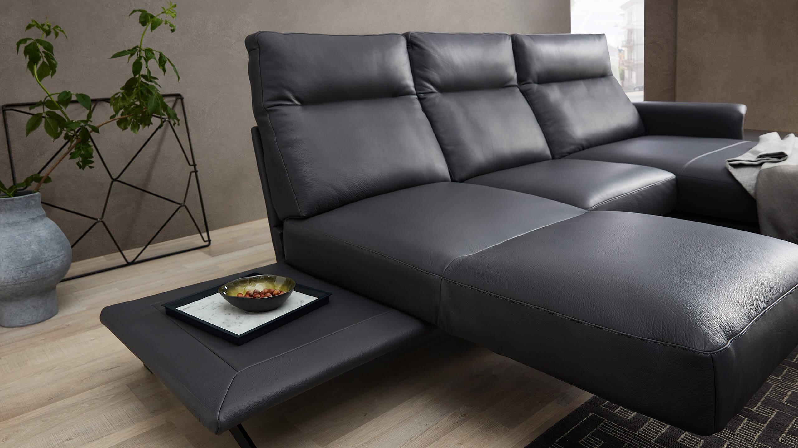 Cilia Ledersofa Dreh-Relaxsitz Detail